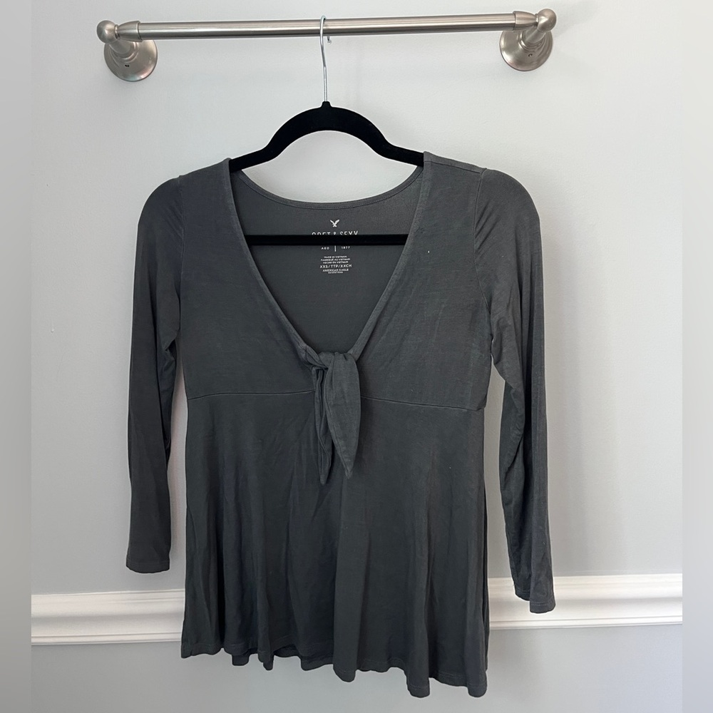 grey soft and sexy american eagle shirt 🩶